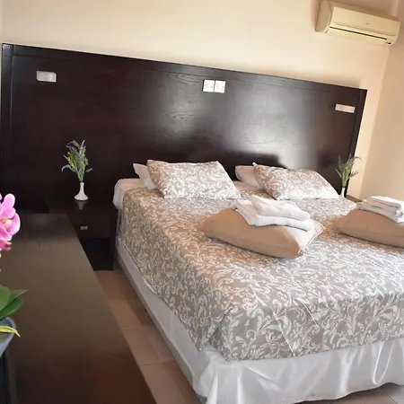宾馆 Andreas & Melanie 总督海滩